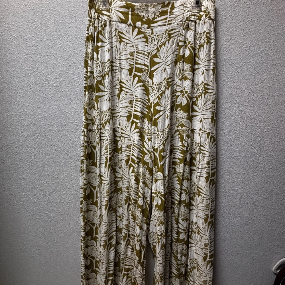 Kendall & Kylie Olive Green Botanical Print Rayon Top
